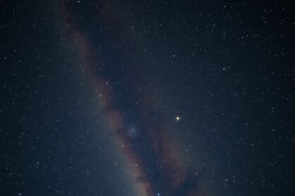 Csillagos égbolt a Nagy Nyári Háromszög közelében