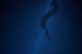 Cassiopeia csillagkép és csillagok az égen