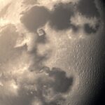 A Hold részletei, amely felfedi a libráció titkait.