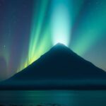 Piramis alakú zodiákus fény napnyugta után