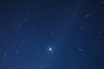 Spica, a Szűz legfényesebb csillaga az éjszakai égbolton