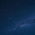 Csillagos égbolt és a Nagy Herkules-halmaz látványa.