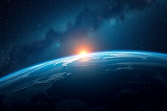 A Föld és a felkeltő Nap látványa az űrből.