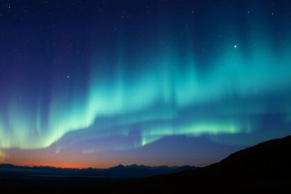 Éjszakai világító felhők a csillagos égbolton, mezoszféra jégkristályaival.