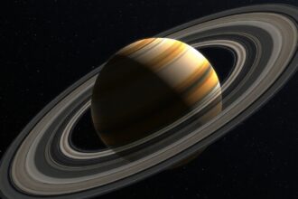 Szaturnusz gyűrűi a nyári égbolton, éjszakai megfigyeléshez ideális.