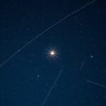 Fomalhaut csillag a Déli-hal csillagképben az éjszakai égbolton.