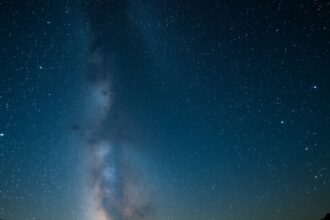 Tejút és csillagok a Hattyú csillagkép alatt