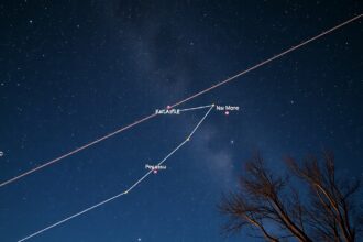 Pegazus-négyszög csillagkép és ősz csillagos égbolt