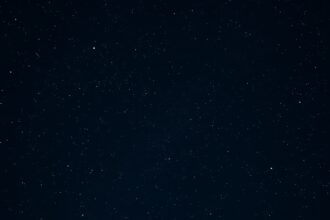 Csillagos égbolt az év végi megfigyelésekhez