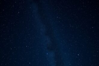 Csillagos égbolt a Déli Kereszt megfigyeléséhez