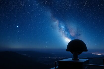 Csillagos égbolt a teleszkóp mellett, átlátszóság példája.