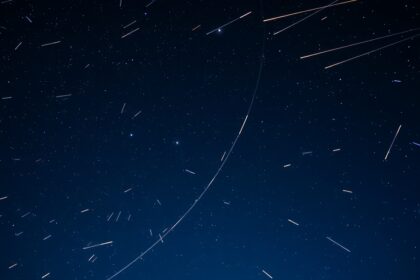 ZHR meteorzápor az égbolton, tiszta éjszakai látvány