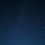 Fényes csillagok az éjszakai égen, csillagászat kezdőknek