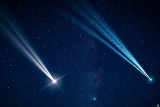 Két üstökös csodás látvány a csillagos égen