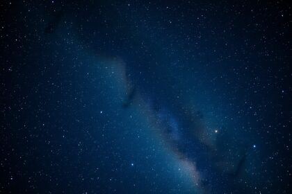 Csillagos égbolt Canopus csillaggal az élen