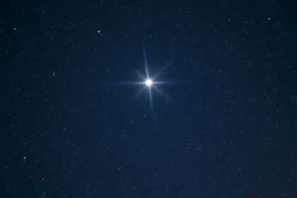 Vega csillag az égbolton, referencia-csillag magnitúdóval