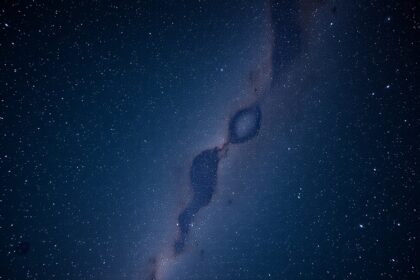 Csillagok és galaxisok az éjszakai égbolton