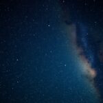 Csillagokkal teli égbolt Radnóti Miklós irodalmi motívumaiban.