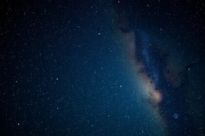 Csillagokkal teli égbolt Radnóti Miklós irodalmi motívumaiban.