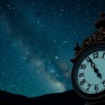 Csillagidő és középidő összehasonlítása csillagos háttér előtt.