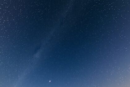 Csillagos égbolt asztrofotózás során