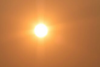 A nap delelése, amikor a Nap a legmagasabb ponton látható az égen.