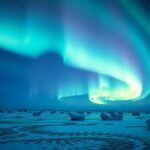 Déli fény jelenség látványos aurora australis fénycsóvái éjszaka.