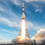 Energia hordozórakéta fellövés közben, a szovjet űrprogram jelképének számít.