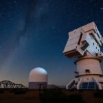 A Gran Telescopio Canarias, a világ legnagyobb teleszkópja az éjszakai ég alatt.