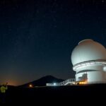 Kanári-szigeteki Nagy Távcső éjszakai felvétel a csillagos ég alatt