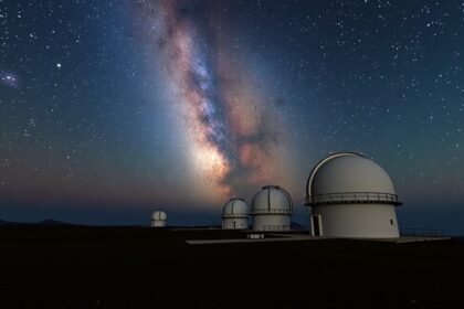 Mauna Kea Obszervatórium távcsövei a csillagos égen