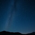 Csillagok az Orion csillagkép alatt, éjszakai égbolt képe.