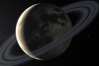 Phoebe, a Szaturnusz különleges holdja, sötét és jeges felszínnel.