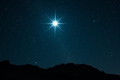 Saiph, az Orion csillagkép szuperóriás csillaga az éjszakai égen